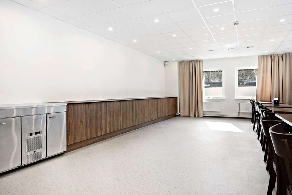 Lounge & Serving area