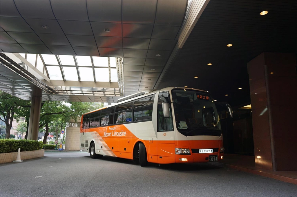 Airport limousine