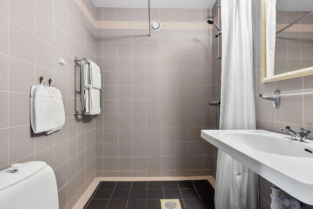 Suite bathroom BW Hotel Scheele