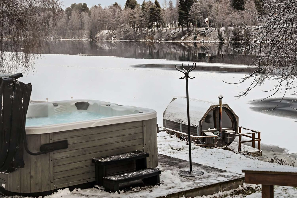 Outside pool and sauna BW Hotel Botnia