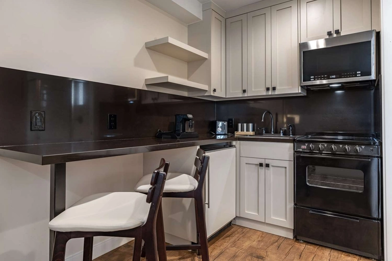 King Kitchenette