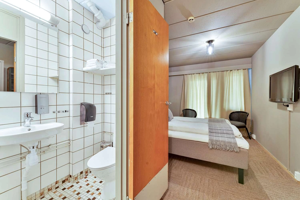 Guest room and bathroom