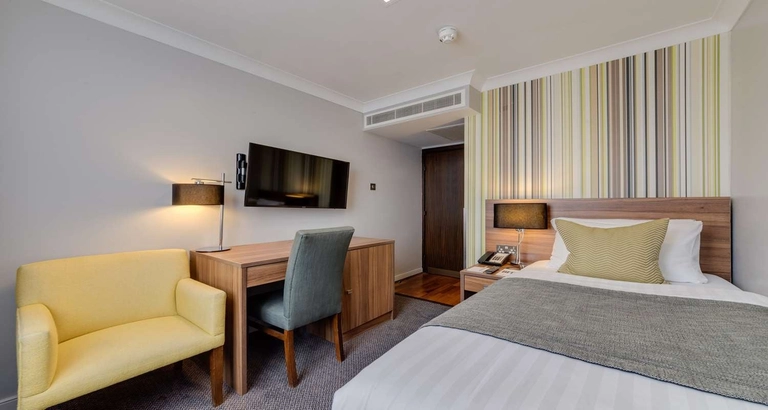Mornington hotel bedrooms