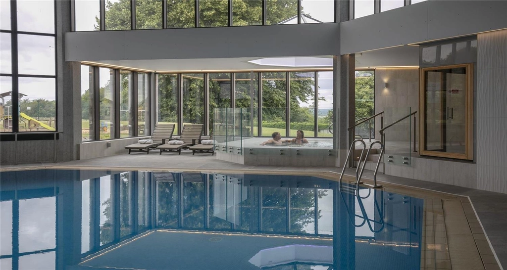 blunsdon house hotel leisure