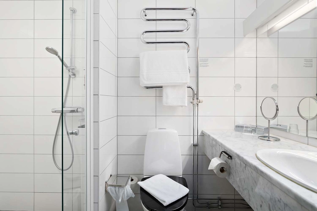 Bathroom Single BW Plus V sterviks Stadshotell