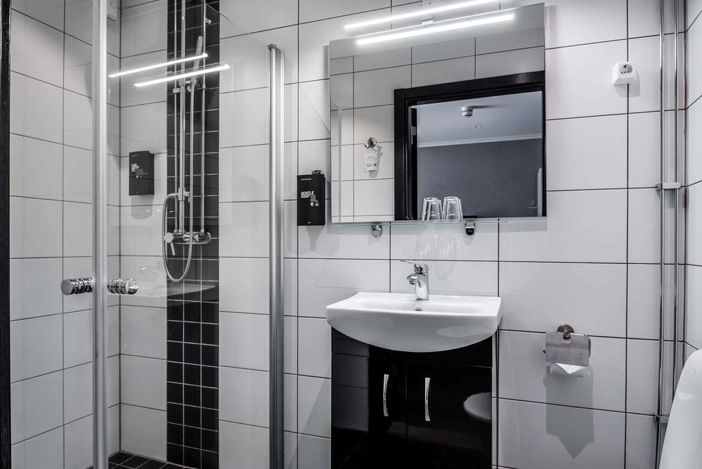 Best Western Hedåsen King Bed balcony Bathroom