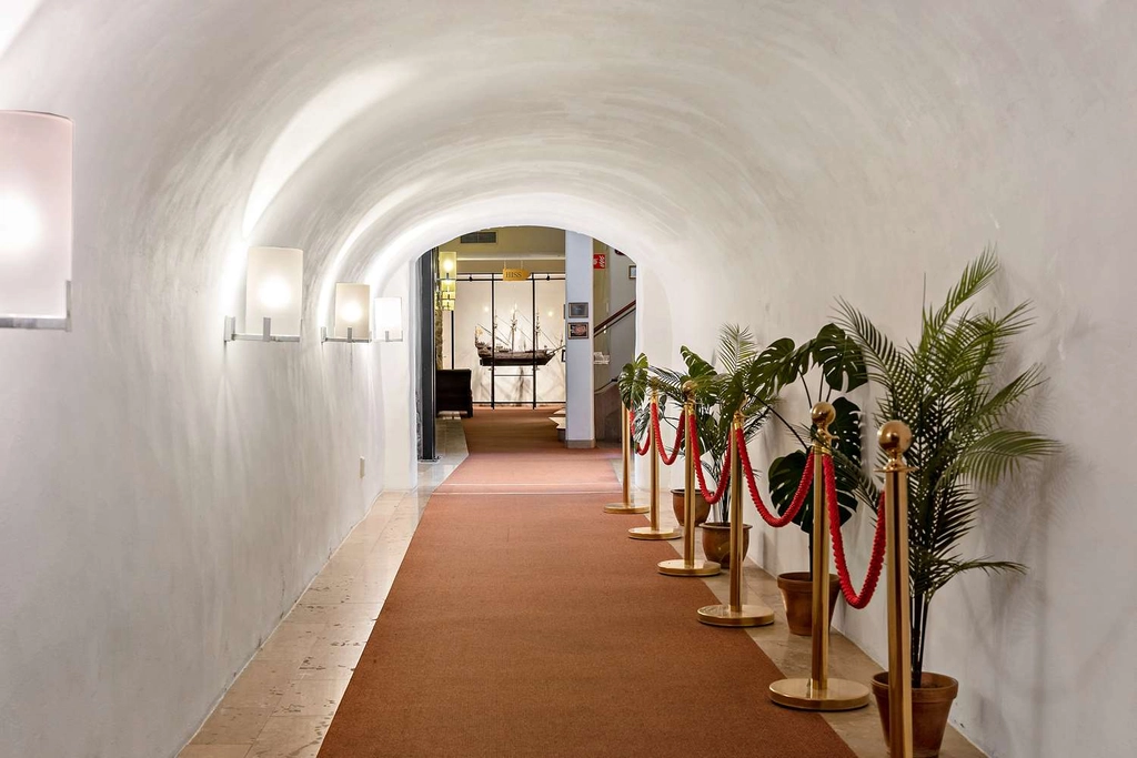 Valvet Stand Hotel