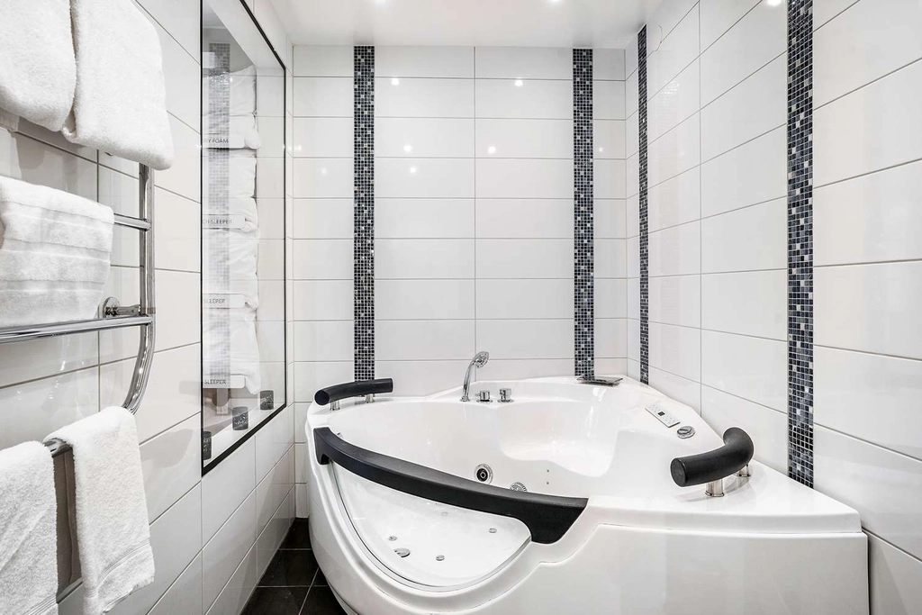 Suite bathroom BW Hotell Karlshamn
