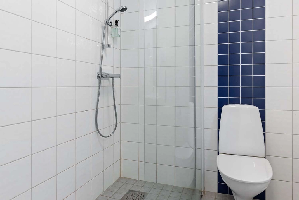 Bathroom Single Room