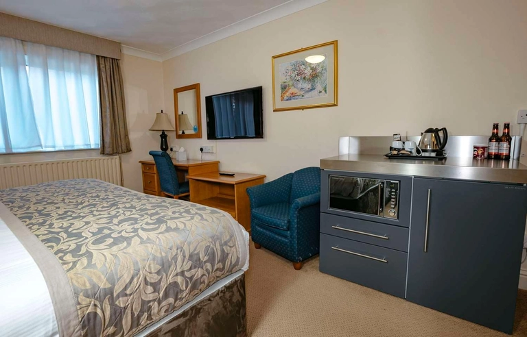manor hotel bedrooms