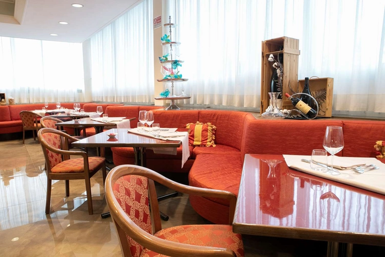 Restaurant room