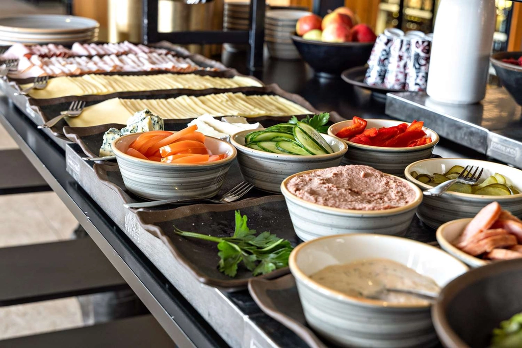 Hotel Falkoping breakfast buffet