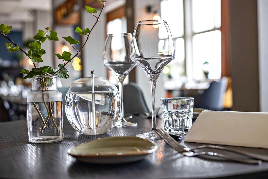 Hotel Falkoping set table in Teaterbaren