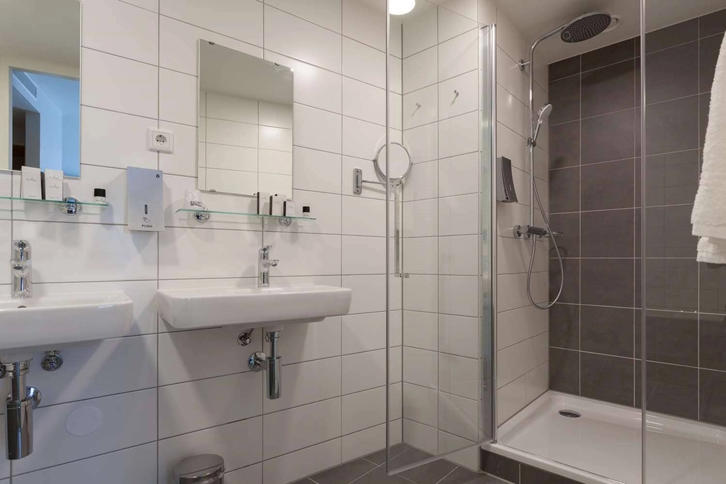 BW Amstelveen Junior Suite bathroom