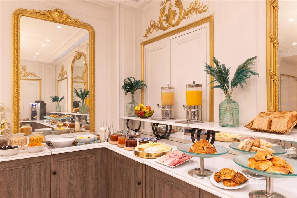 Breakfast buffet