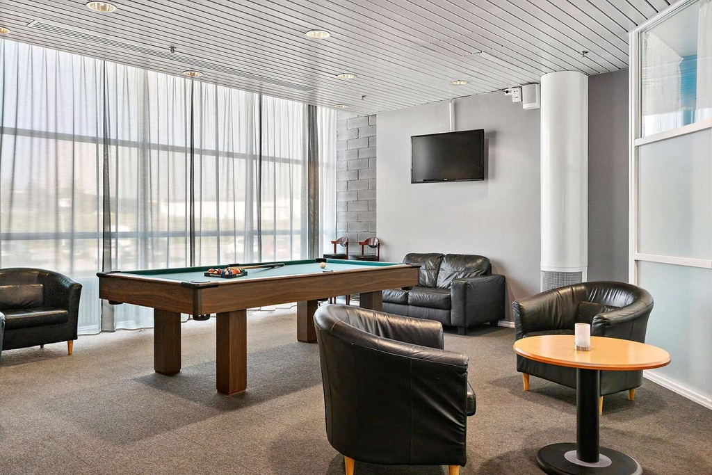 Eurostop Orebro Bar pool table arm chairs