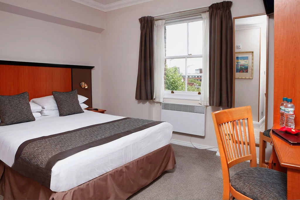 Standard: Double Room