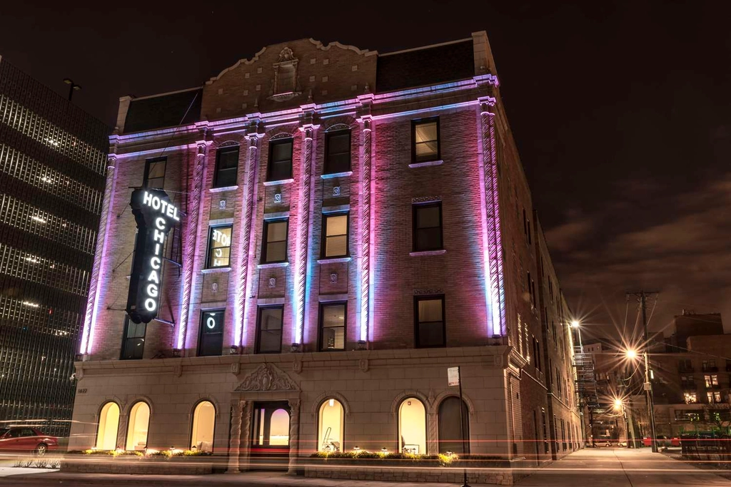 Exterior of the Hotel Chicago West Loop, SureStay Collection by Best Western