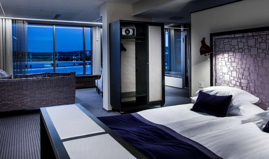 Suite with one king bed