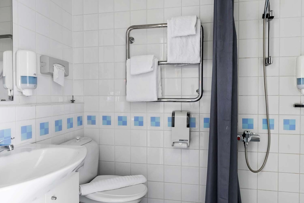 Bathroom BW Malmia Hotel