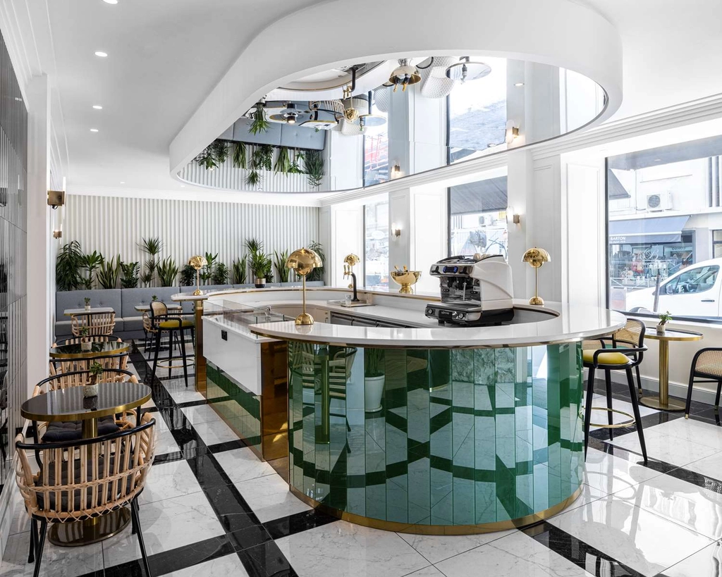 Lobby/bar