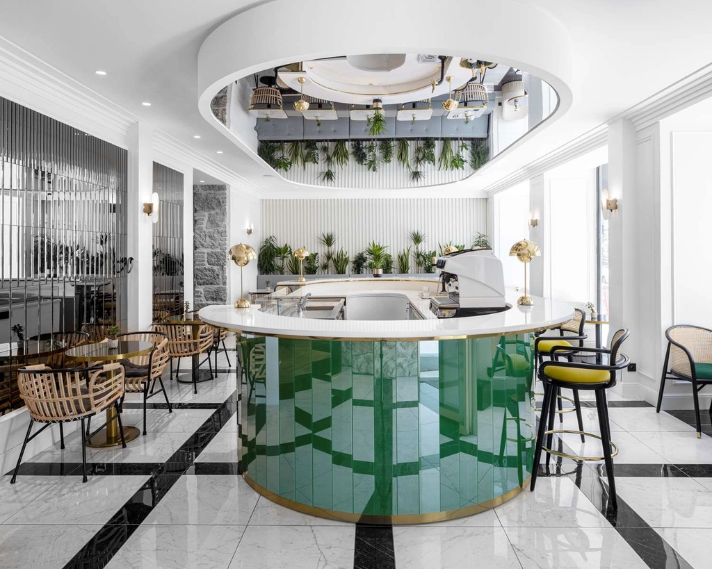 Lobby/bar