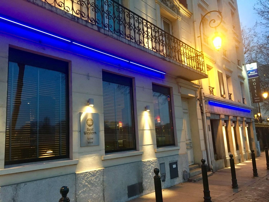 Seine West Hotel