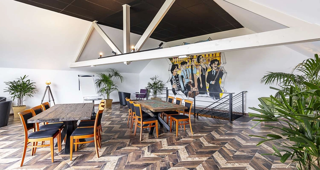 Coworking / VIP Place / Meeting Room