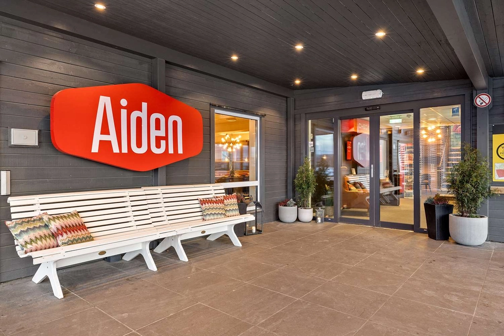 Aiden sign outside