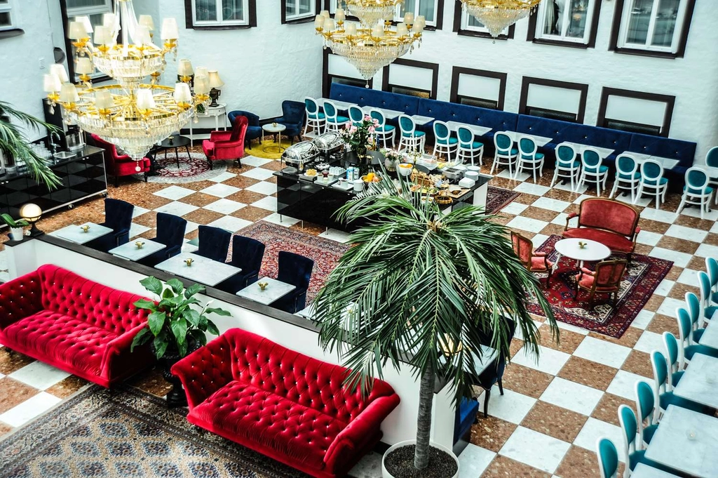 Lobby/Lounge