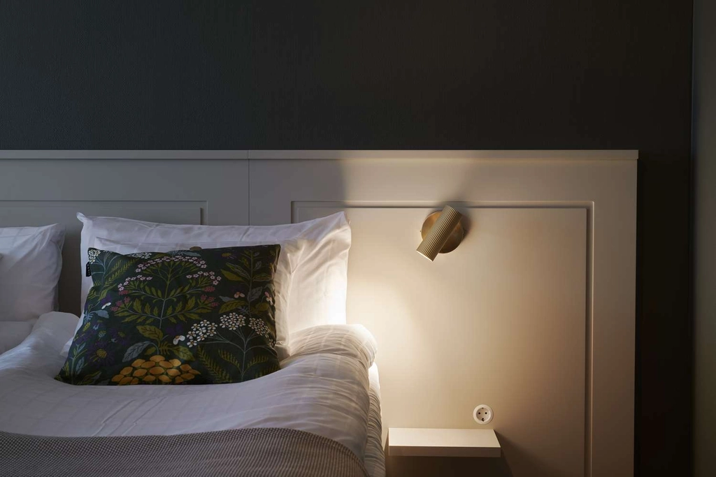 Bed with Linum linnen pillows
