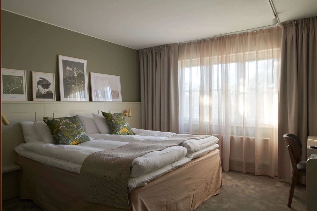 King and Queen bed room