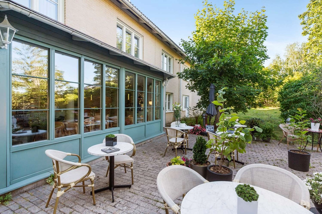 Best Western Danderyd Outdoor seating Restaurant Patio