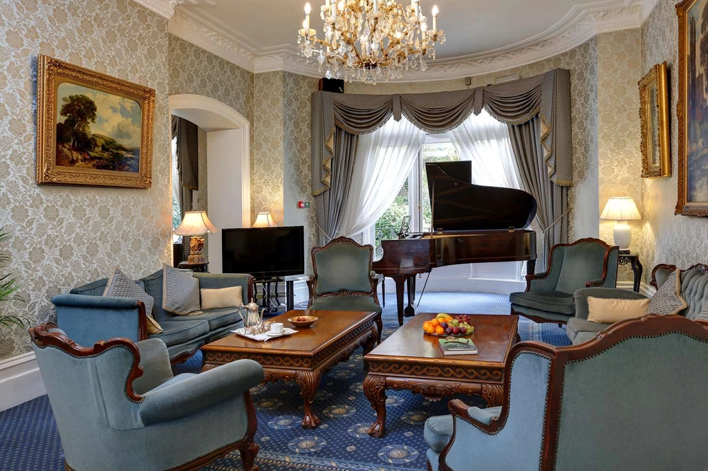 Hotel Lounge