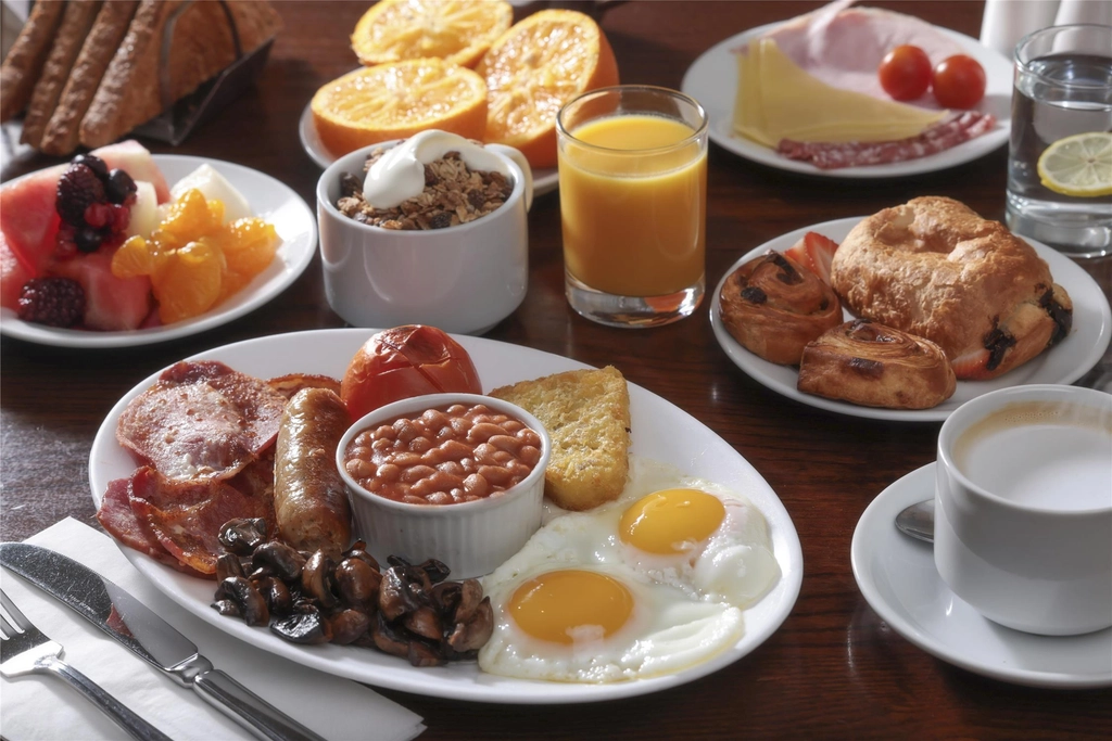 Enjoy a hearty breakfast at Swiss Cottage Hotel