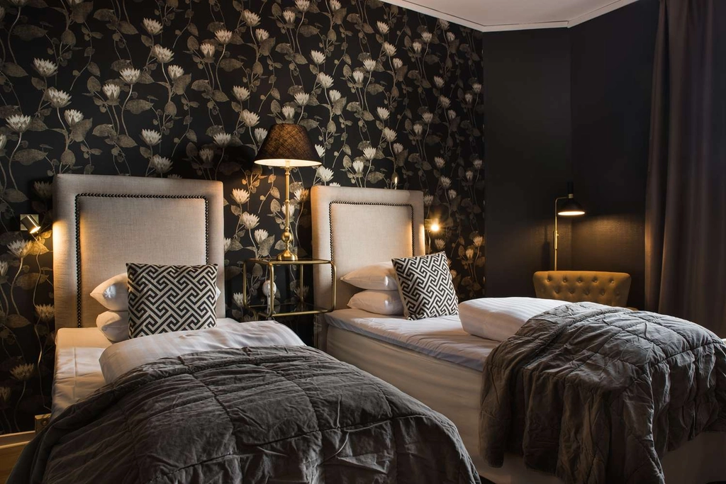 Guest Room with Two Twin Beds