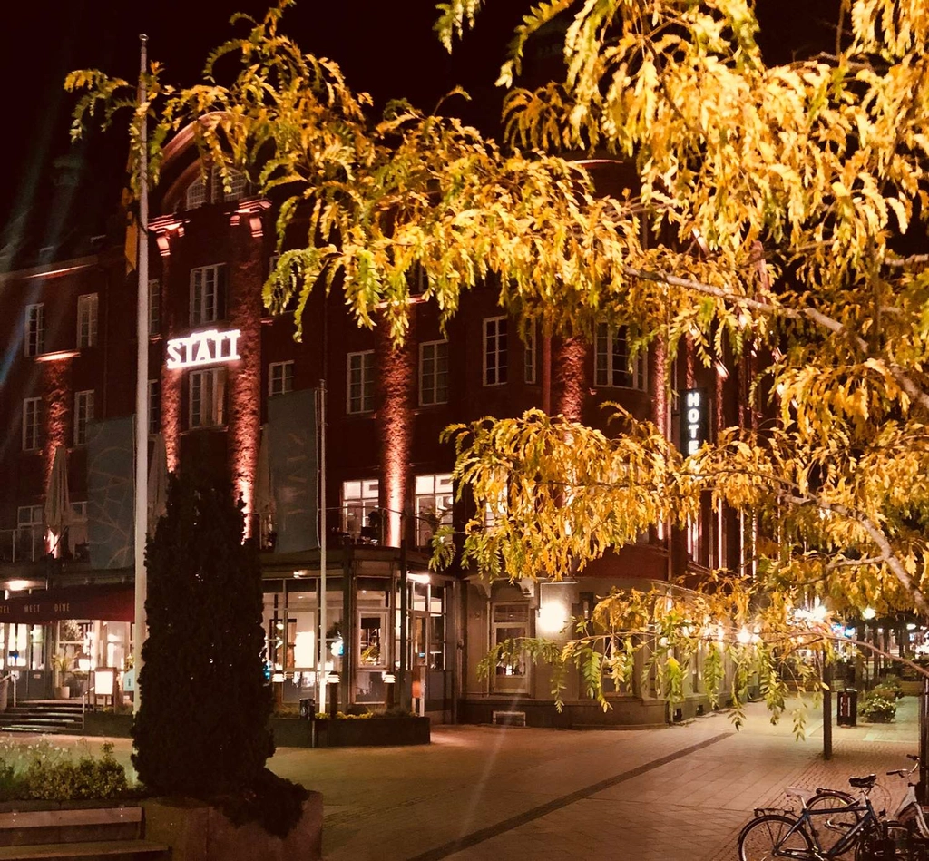 Night Exterior