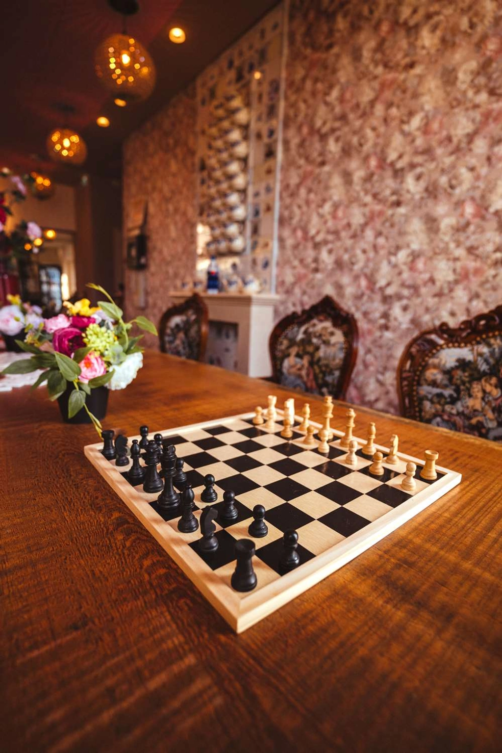 Lobby - table with chest