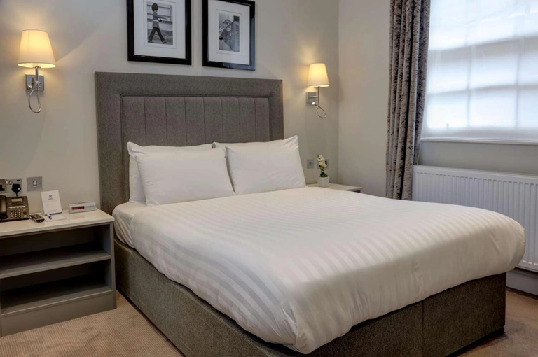 victoria palace bedrooms
