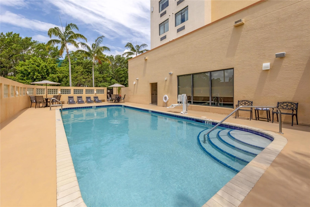 BW Miami FL Swimming Pool