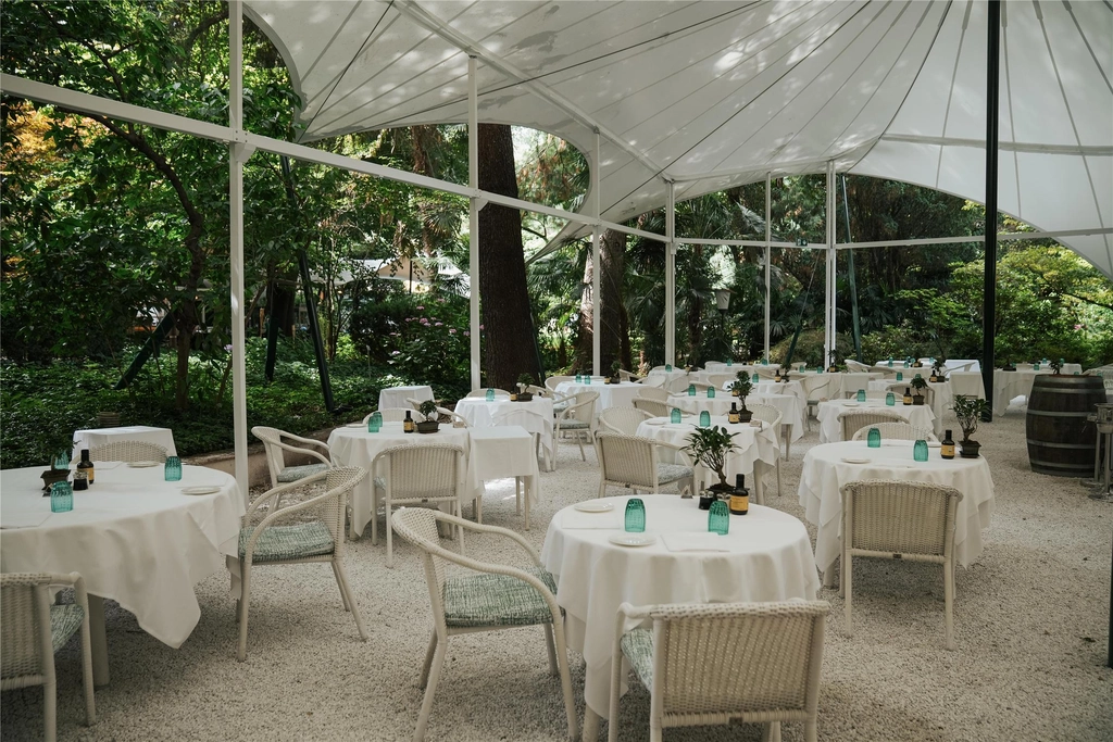 Restaurant in the park