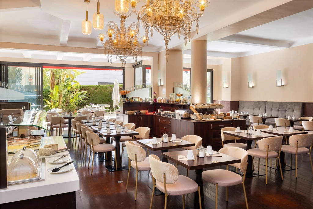 Salle Petit dejeuner Best Western Plus Hotel Broice Garden Nice Herve FABRE