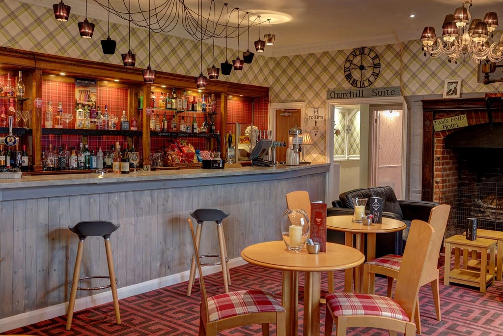 Cocktail Lounge