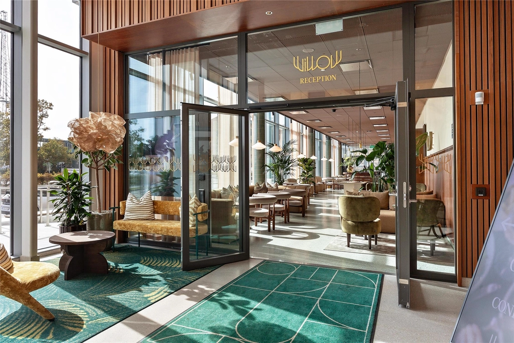 Lobby Willow