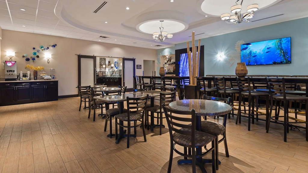 Breakfast Seating Area