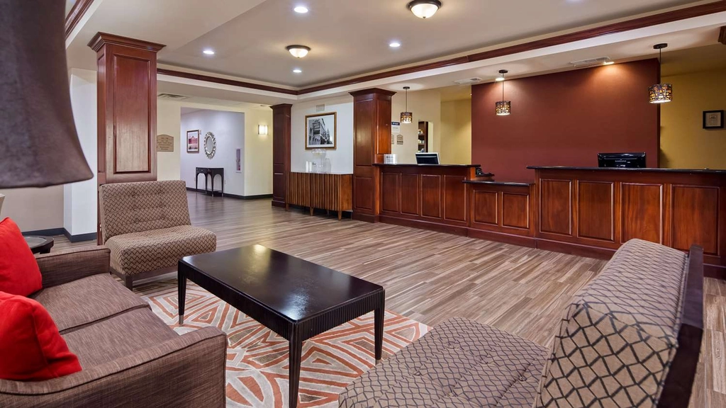 Lobby & Sitting Area