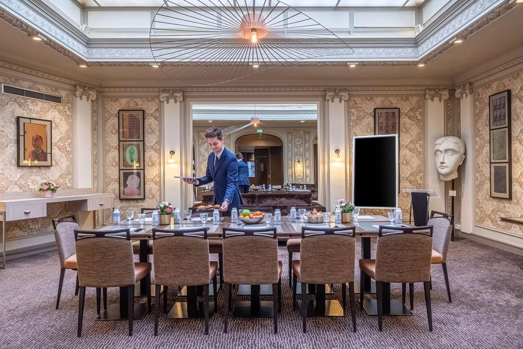 BREAKFAST ROOM