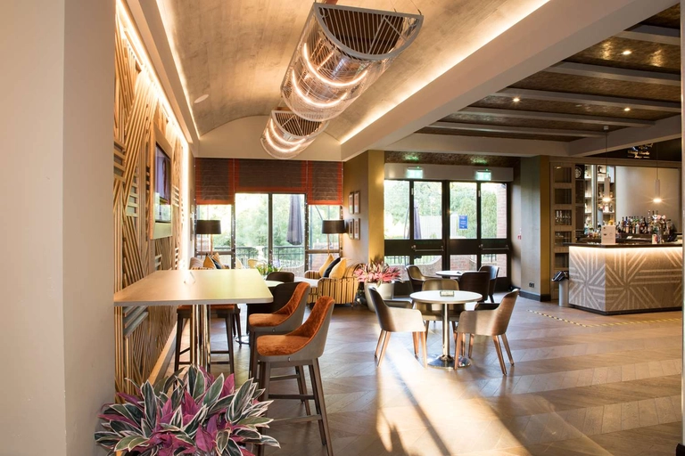 Hotel Lounge & Bar