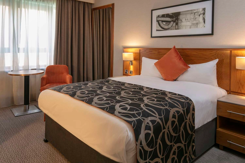 Deluxe Double Bedroom