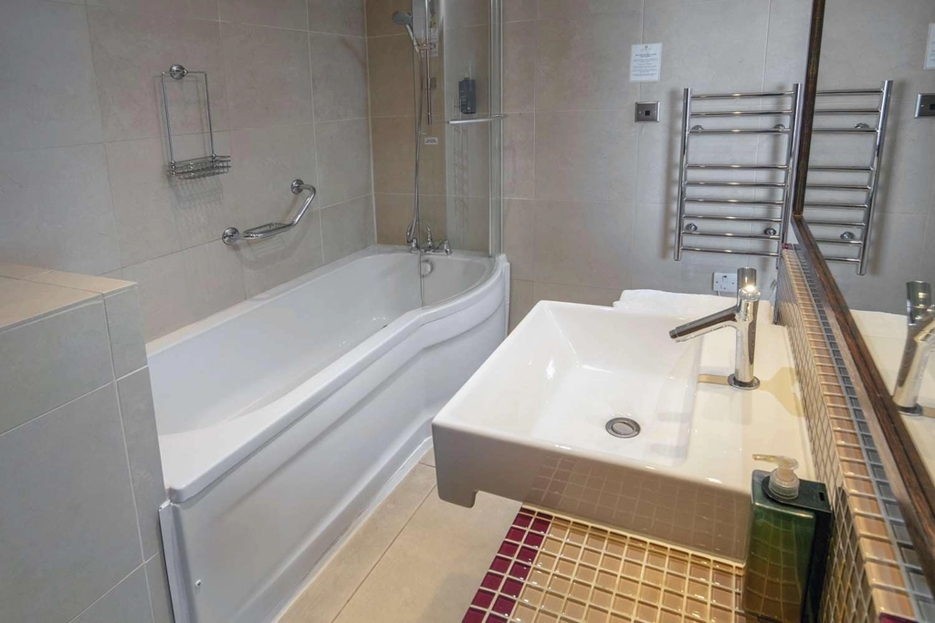 Junior Suite Bathroom